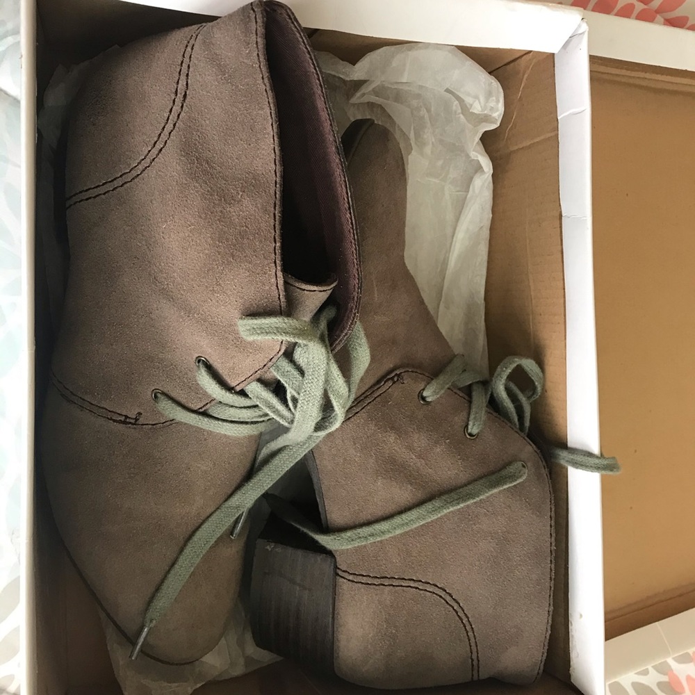 Nicole 7.5 Grey booties